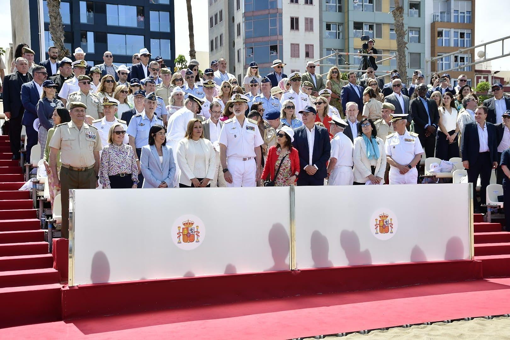 Uniformes y trajes de gala: Día de Las Fuerzas Armadas en Las Palmas de Gran Canaria