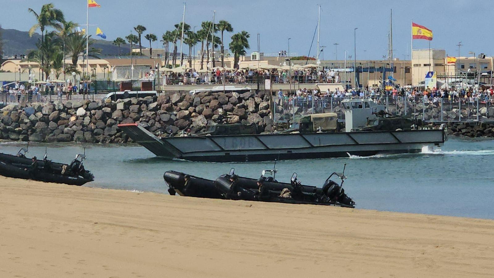 Uniformes y trajes de gala: Día de Las Fuerzas Armadas en Las Palmas de Gran Canaria
