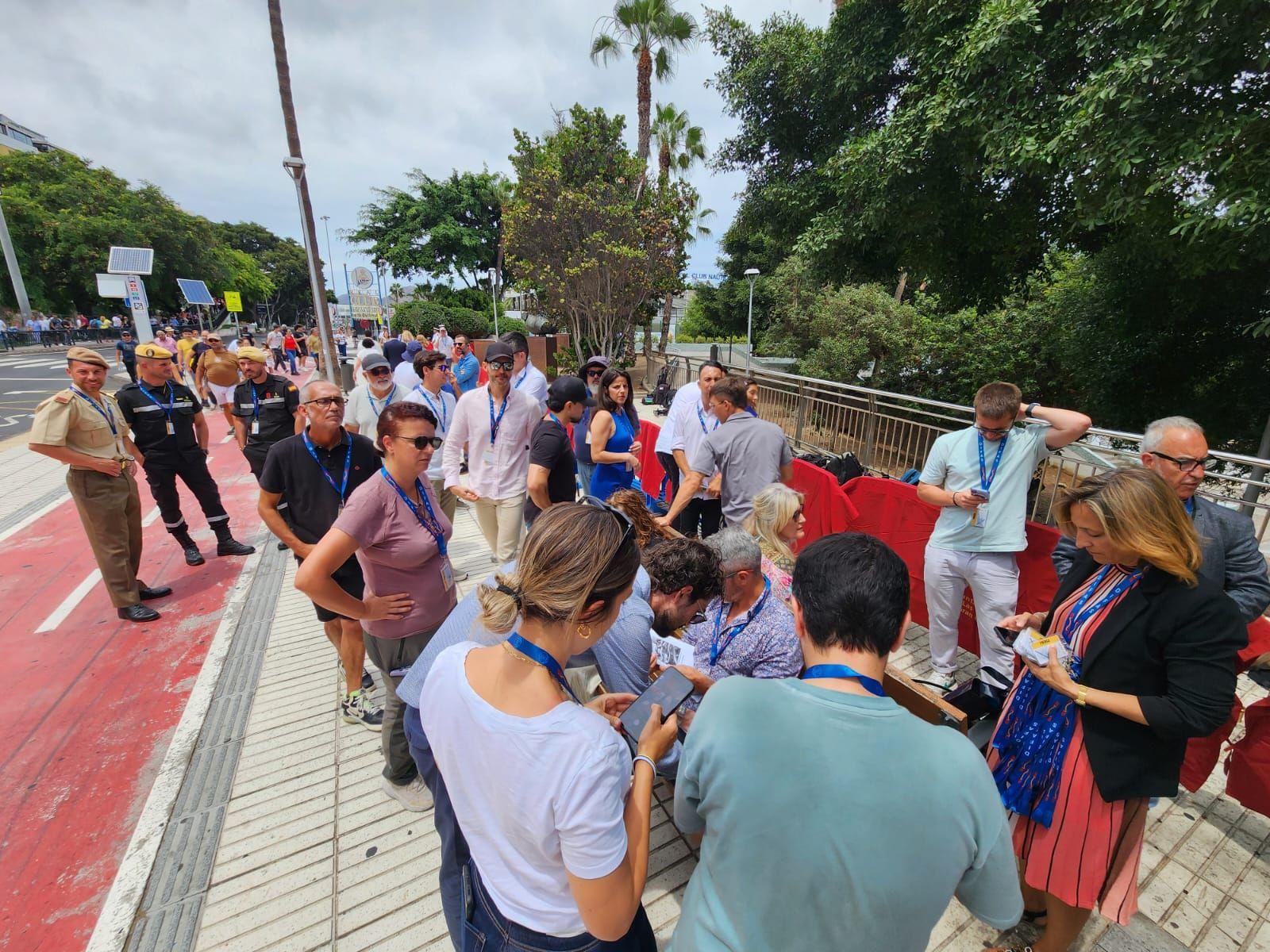 Uniformes y trajes de gala: Día de Las Fuerzas Armadas en Las Palmas de Gran Canaria