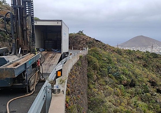 Trabajos de catas en la GC-220.