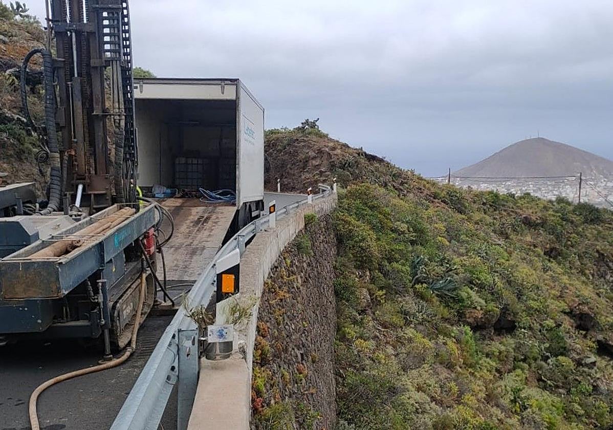 Trabajos de catas en la GC-220.