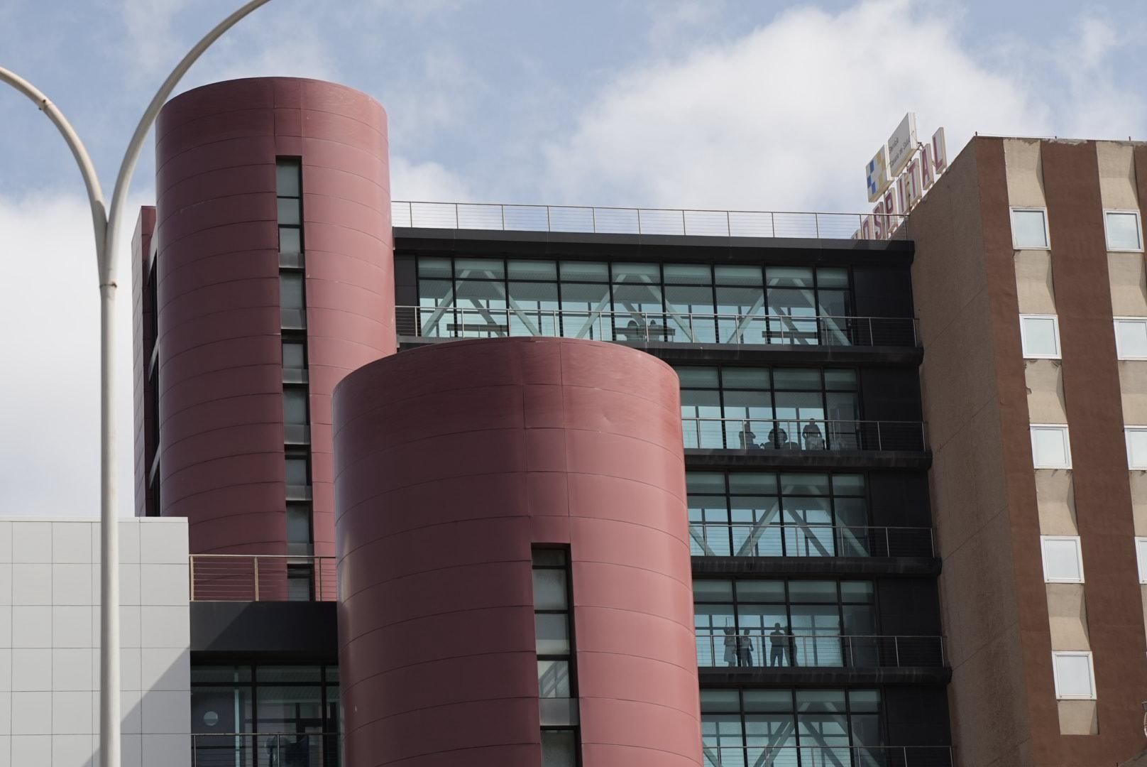 Las imágenes de la emotiva visita de la Virgen del Pino a los enfermos