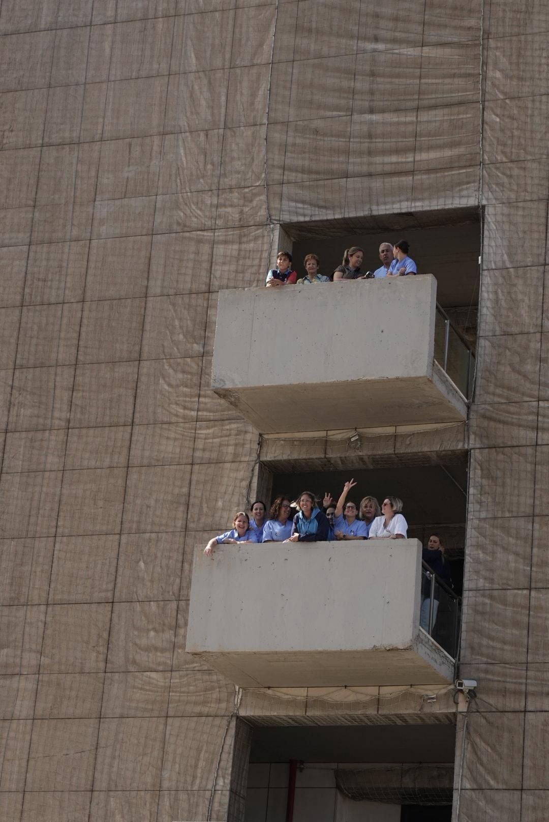 Las imágenes de la emotiva visita de la Virgen del Pino a los enfermos