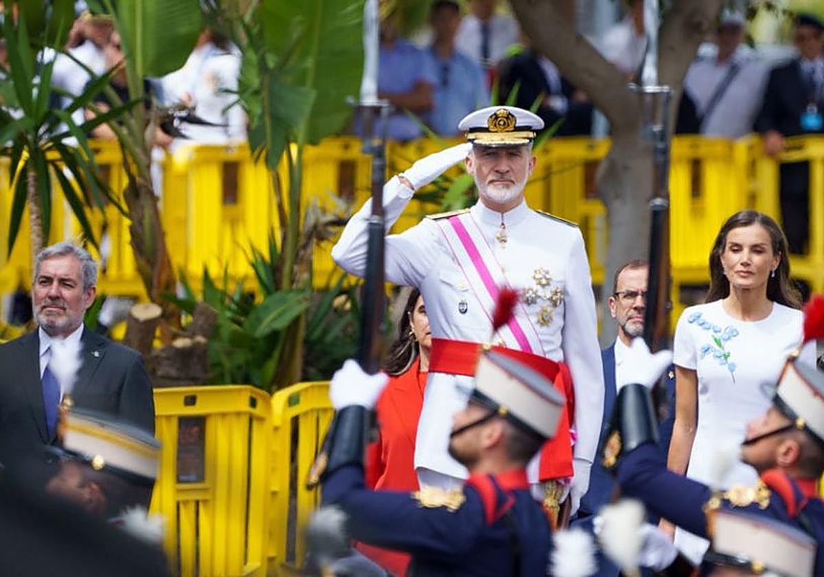 Las mejores imágenes del desfile de las Fuerzas Armadas en Tenerife