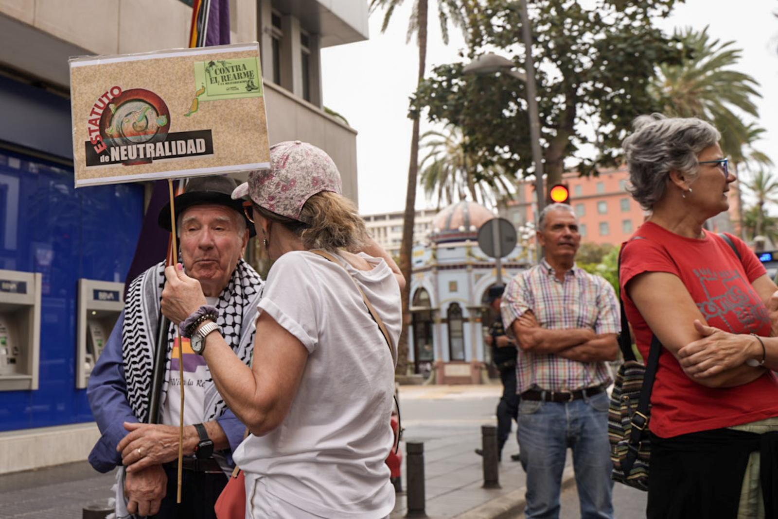 Manifestación antimilitarista en Las Palmas de Gran Canaria