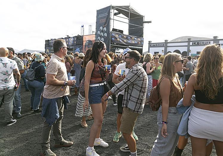 Público disfrutando de la música.