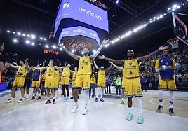Los jugadores del Dreamland Gran Canaria celebran la victoria contra el Valencia Basket en la Copa del Rey.