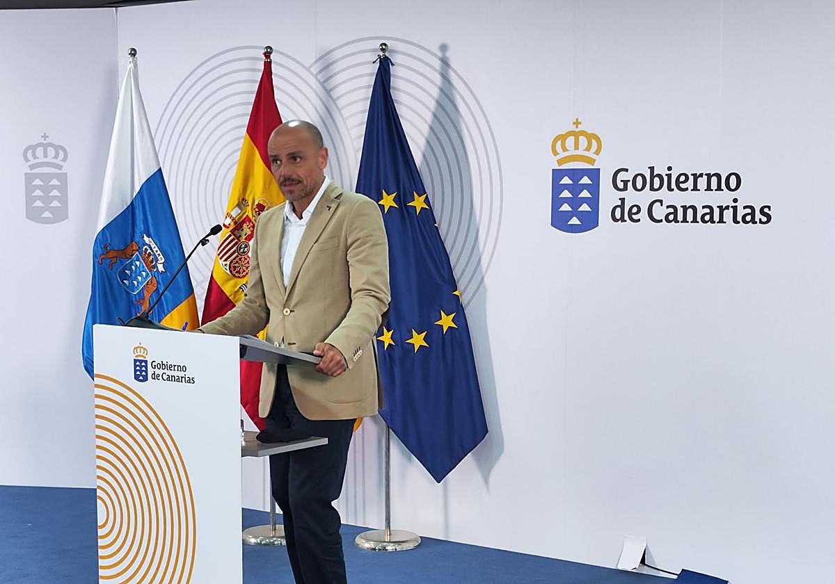 El portavoz del Ejecutivo regional y presidente de Proexca, Alfonso Cabello, en rueda de prensa.