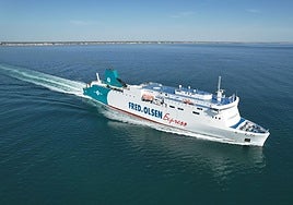 Imagen de un barco realizando la ruta entre Canarias - Huelva.