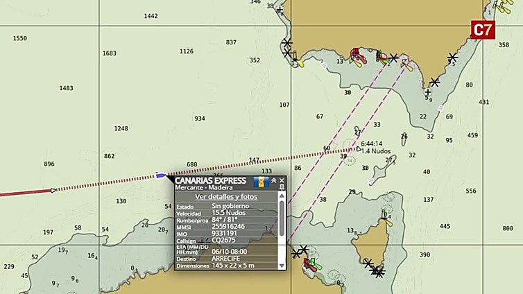 El buque Canarias Express, a la deriva y sin gobierno entre las aguas de Fuerteventura y Lanzarote