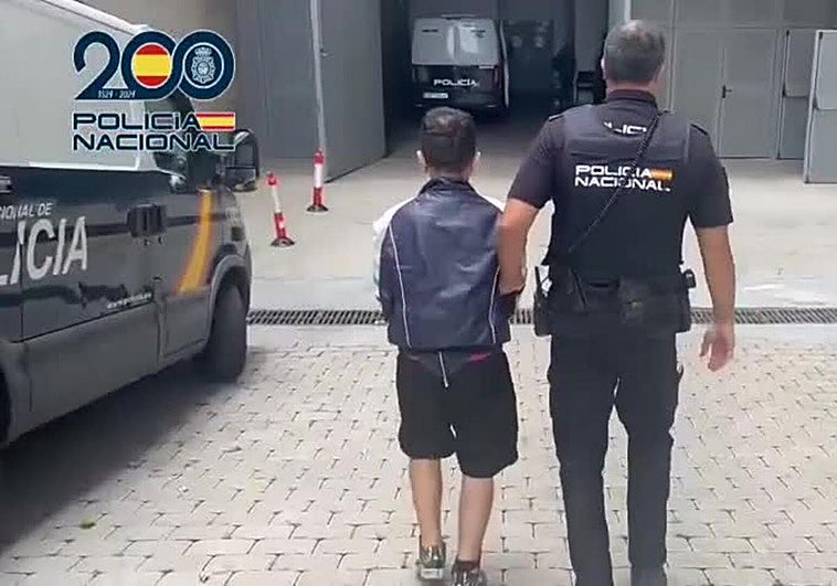 Imagen del detenido ya capturado por la Policía Nacional.