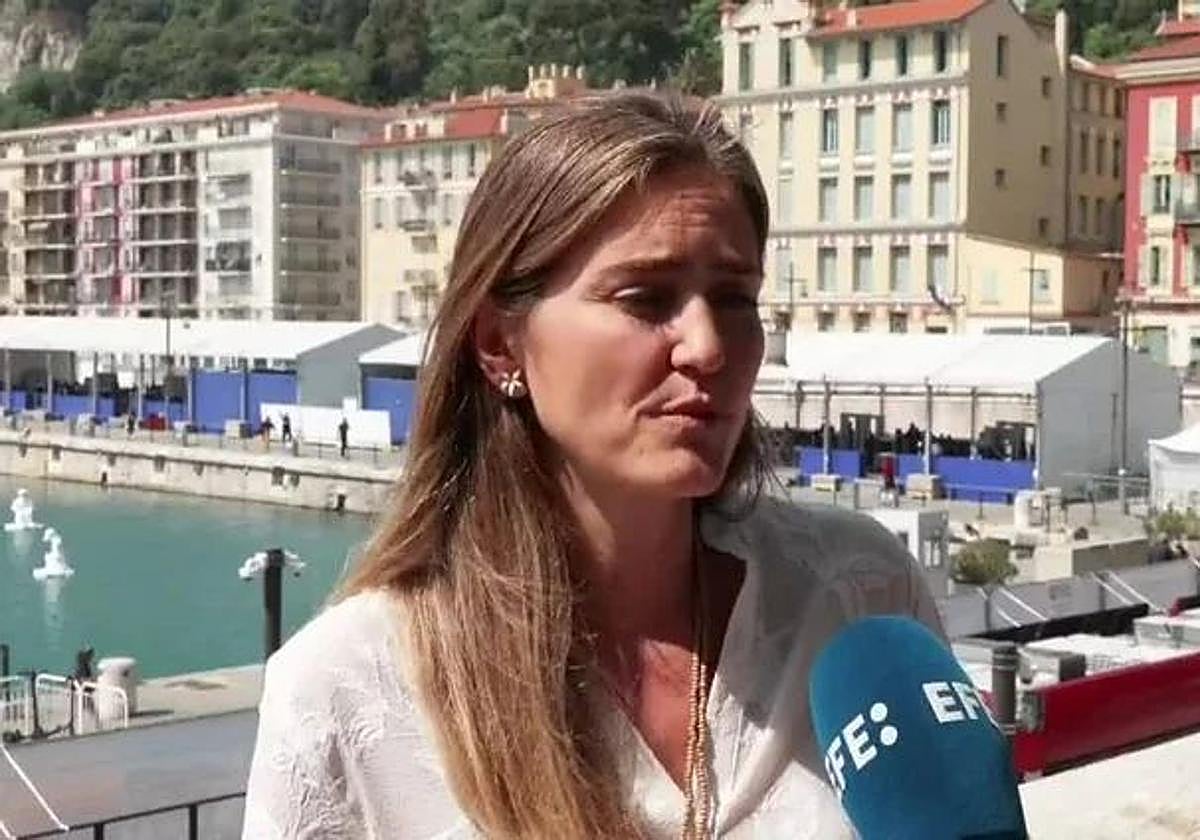 Aagesen, atendiendo a los medios en Niza (Francia).