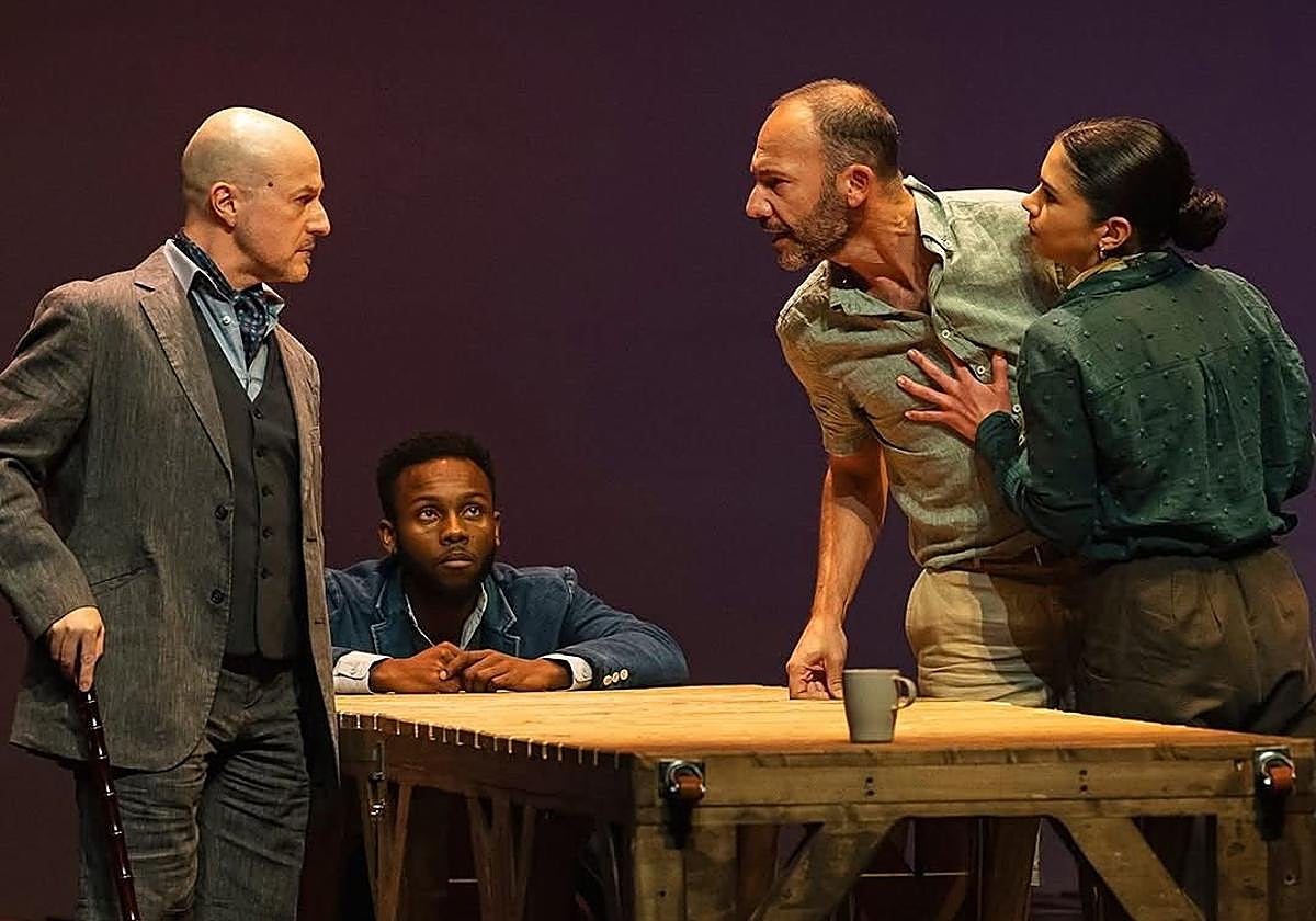 El cuarteto protagonista de 'Enemigo', de Teatro La República.