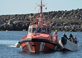 Imagen de archivo de la llegada de migrantes al puerto de La Restinga, en El Hierro.