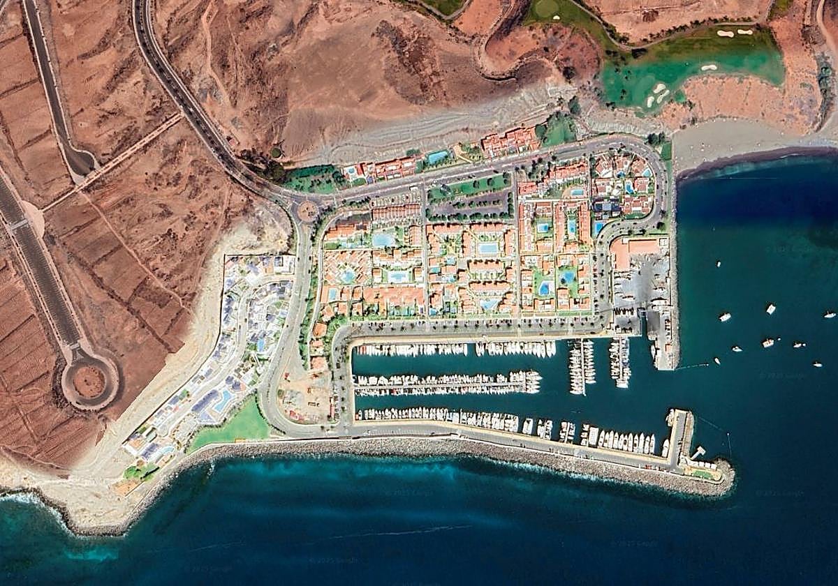 Captura de Google Earth que permite una vista aérea del puerto de Pasito Blanco