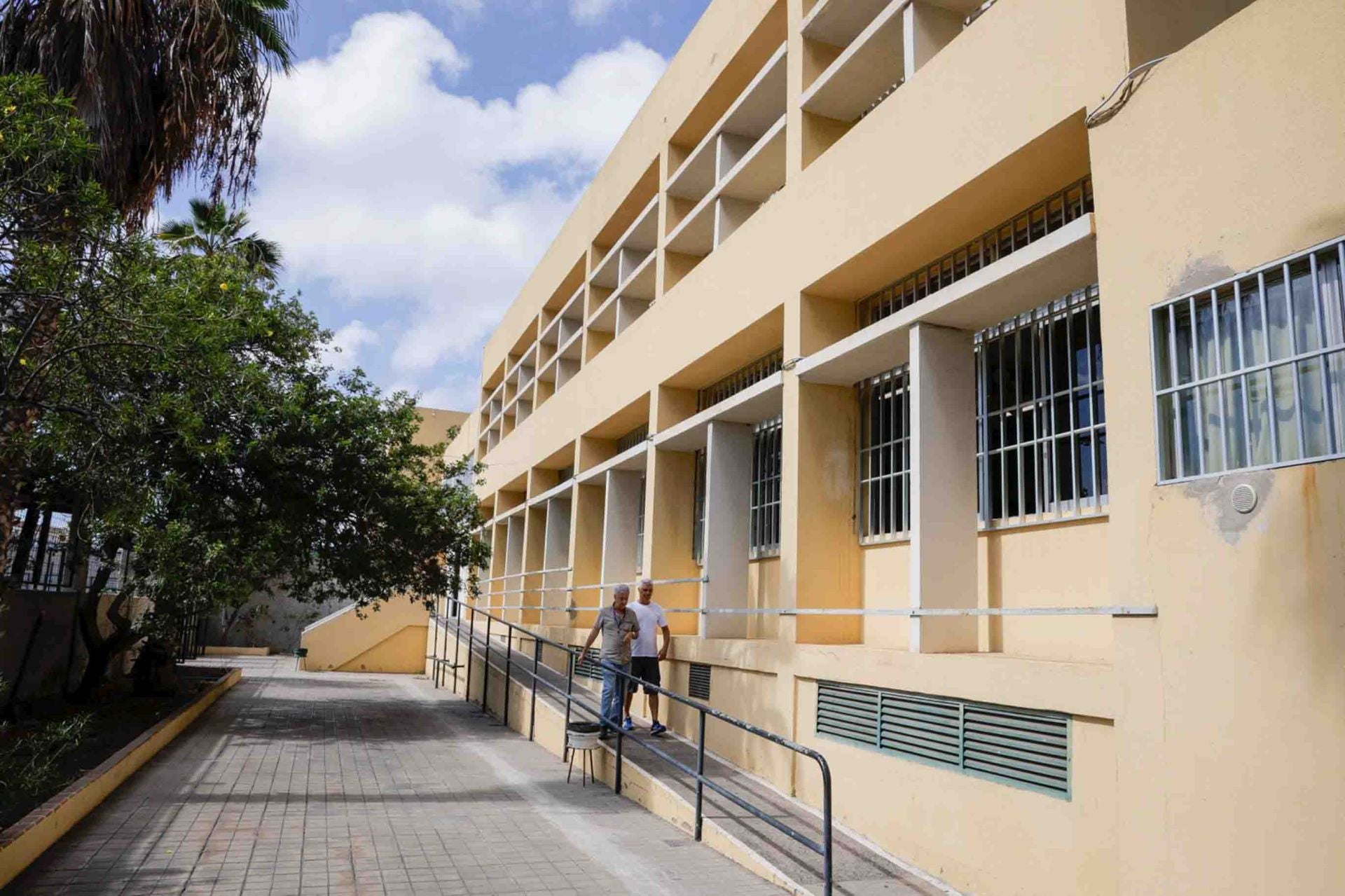 El medio siglo de vivencias en el IES La Isleta, en imágenes