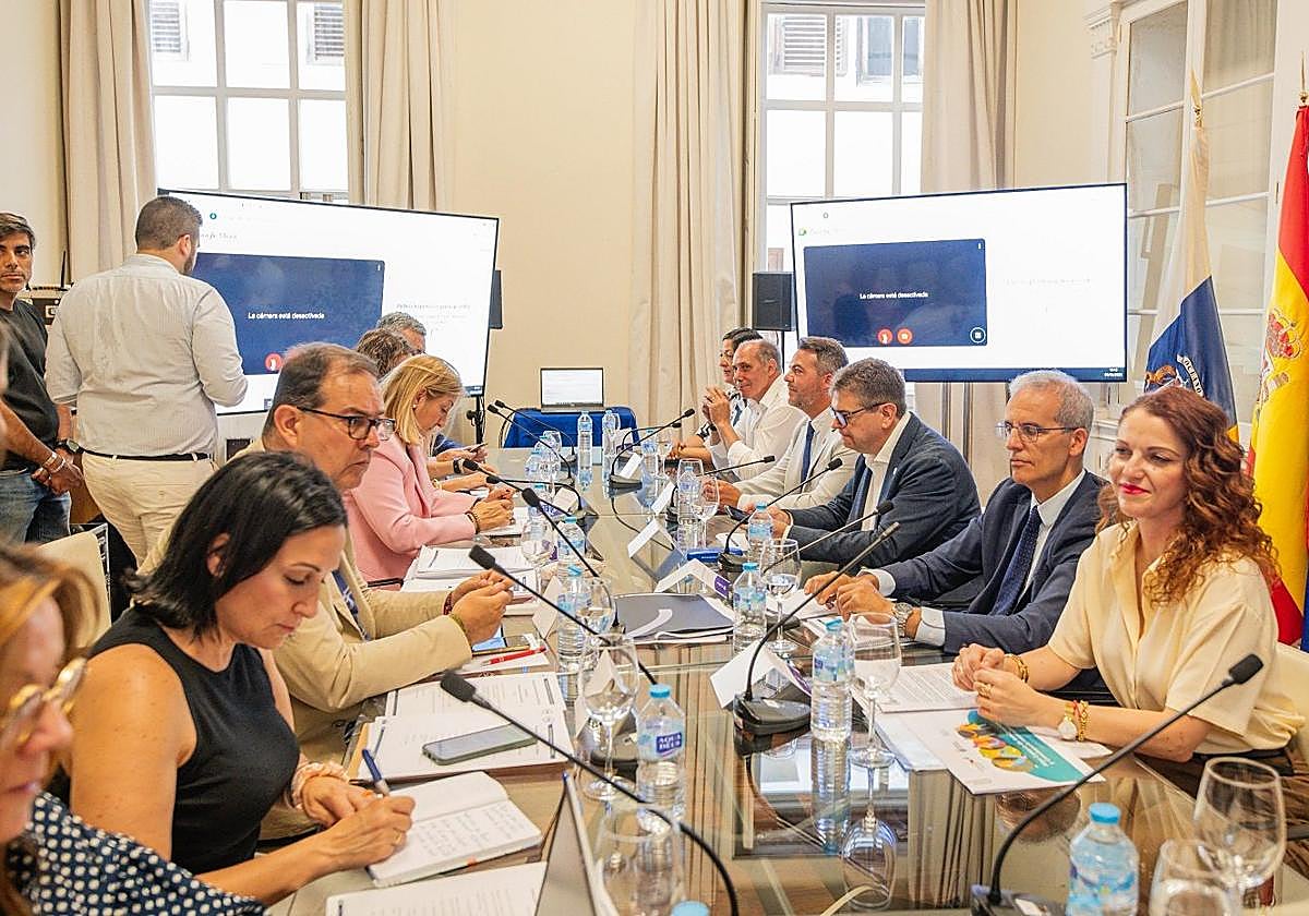 Canarias no puede seguir sola