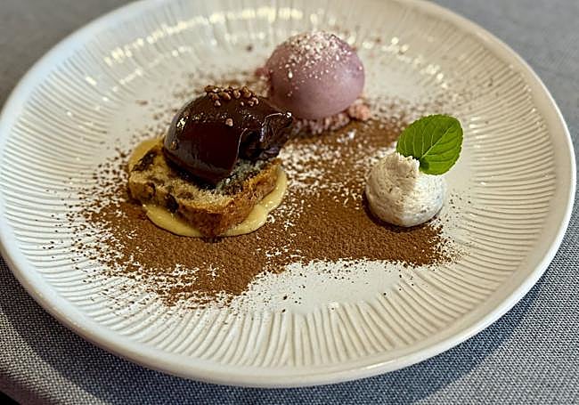 Ganache de praliné sobre pan de pasas