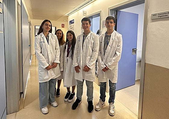 El Hospital Universitario Vithas Las Palmas enseña su labor sanitaria a 13 niños del Colegio Brains