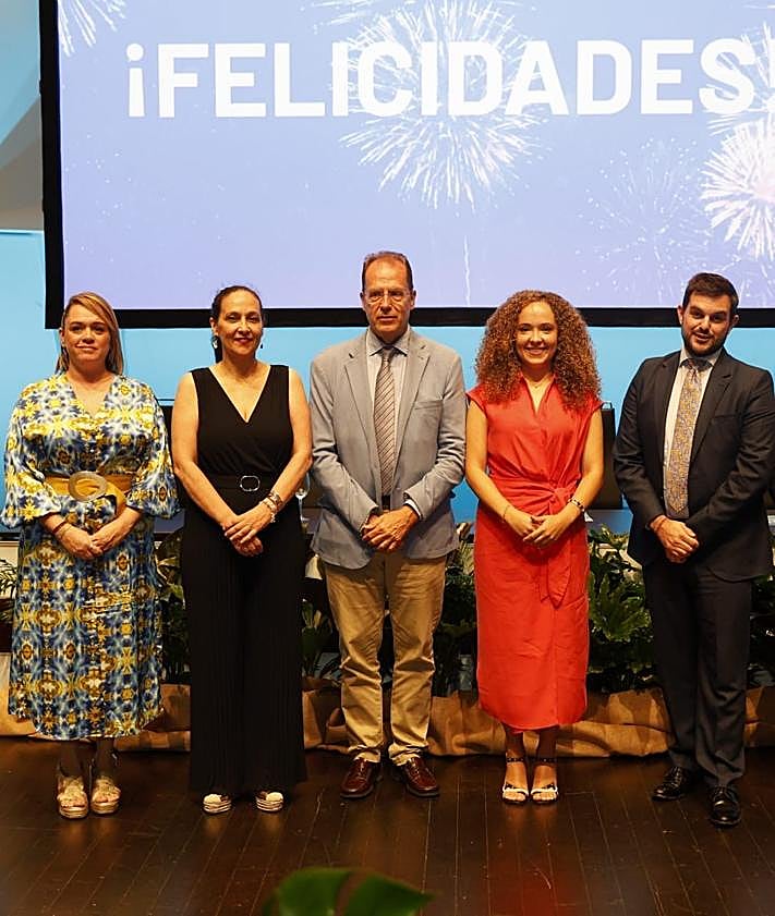 Imagen secundaria 2 - Hoteles Escuela de Canarias celebra la graduación de 112 alumnos de hostelería, cocina y restauración
