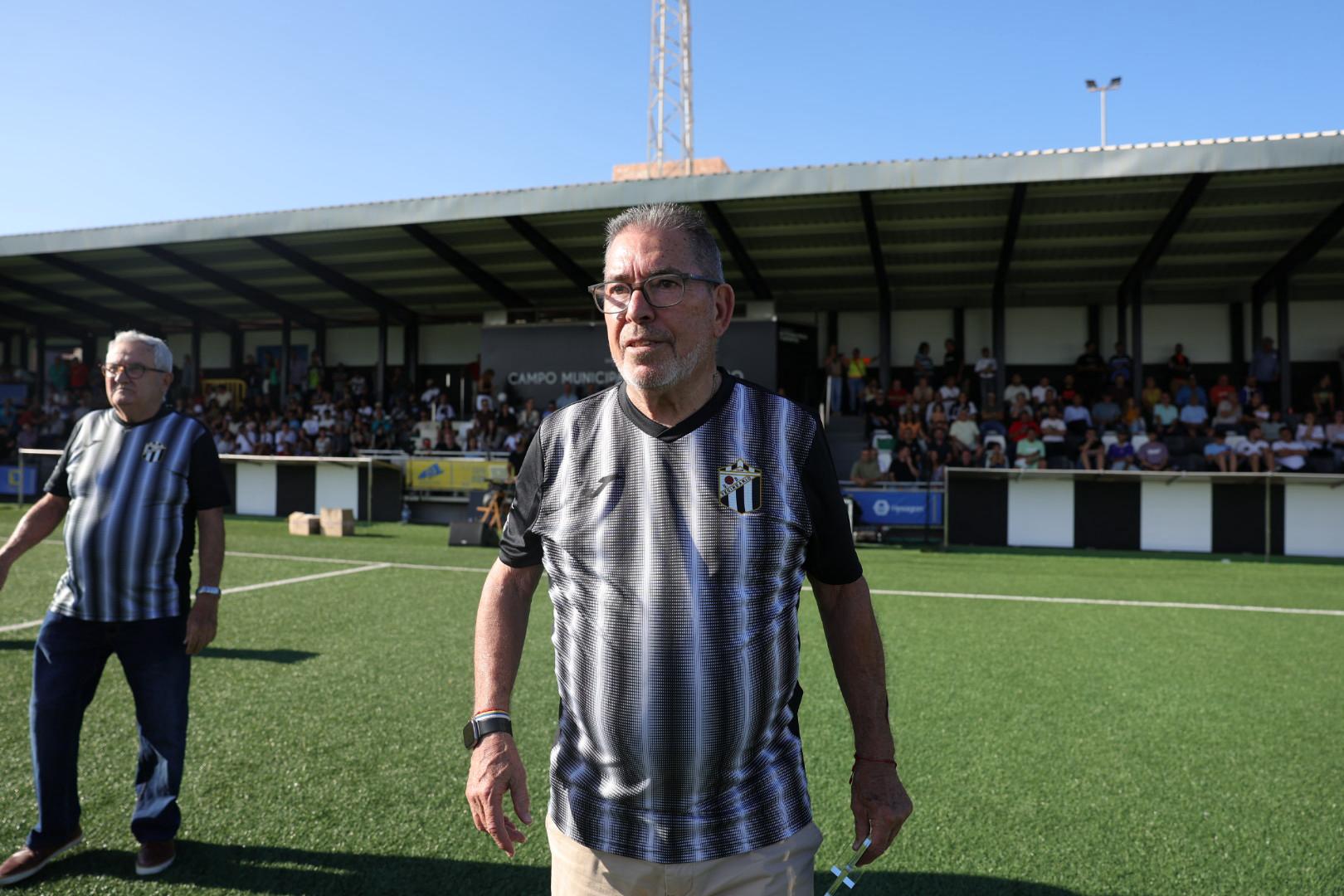 El tributo a los héroes del ascenso del Vecindario, en imágenes