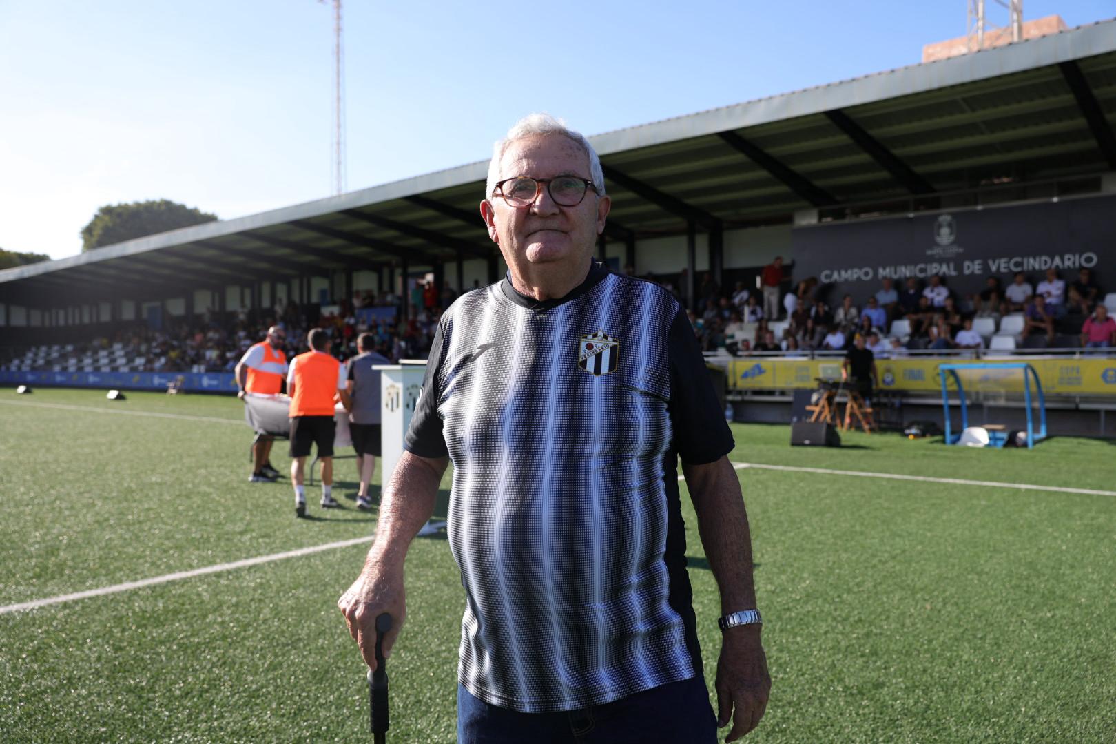 El tributo a los héroes del ascenso del Vecindario, en imágenes