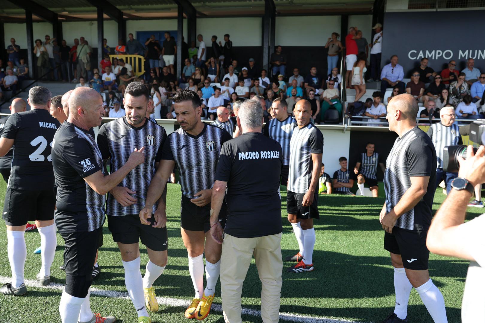 El tributo a los héroes del ascenso del Vecindario, en imágenes