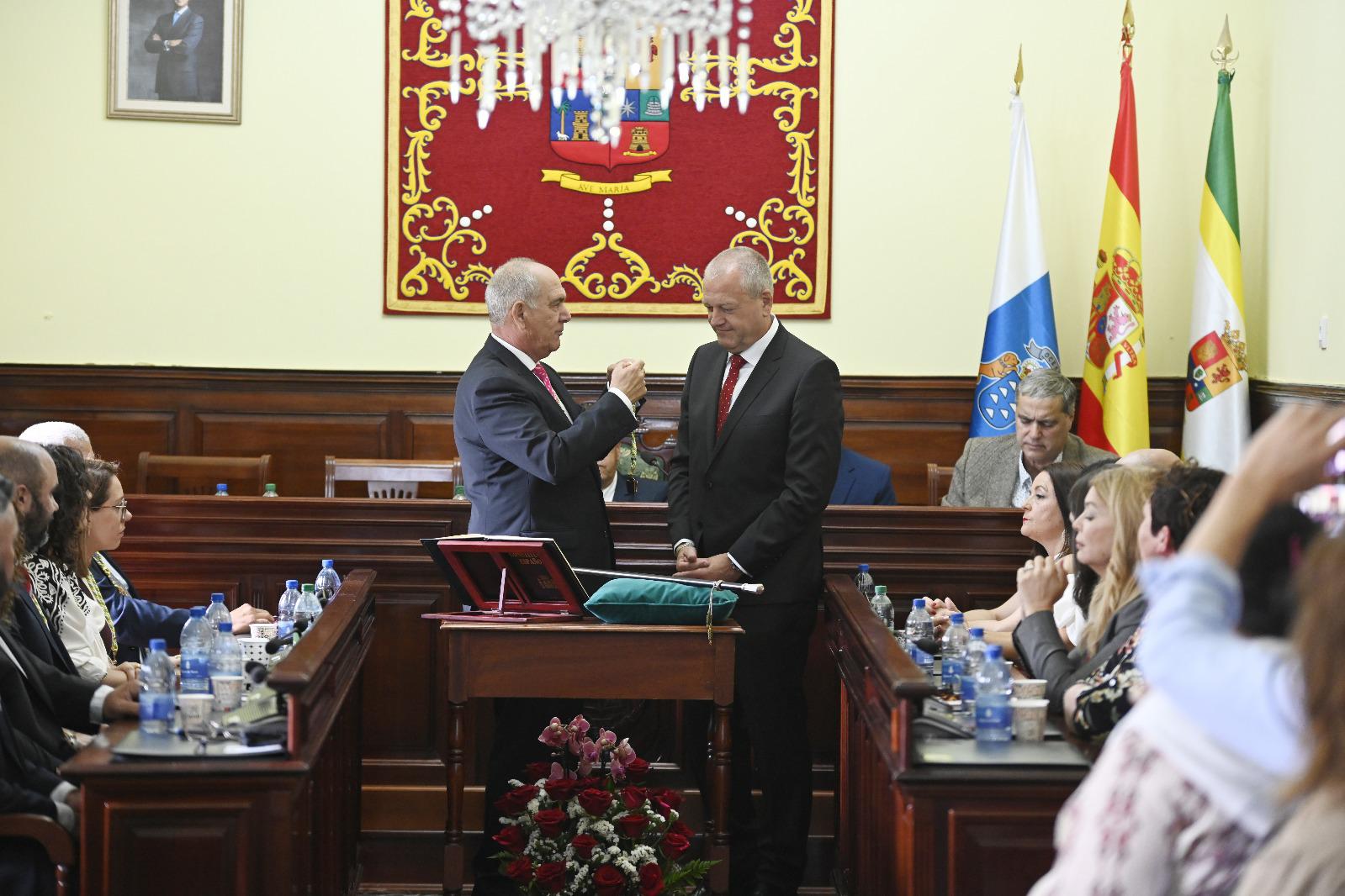 La toma de posesión de José Agustín Arencibia como alcalde de Teror, en imágenes