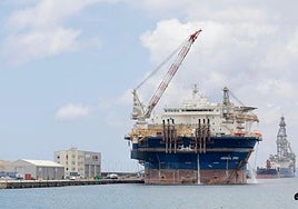 El 'Arendal Spirit', ayer en el puerto de Las Palmas.