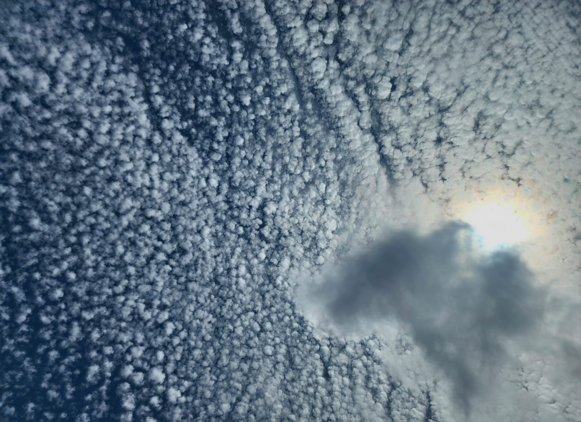 Cielos nubosos y posibles lluvias débiles para despedir la semana en Canarias