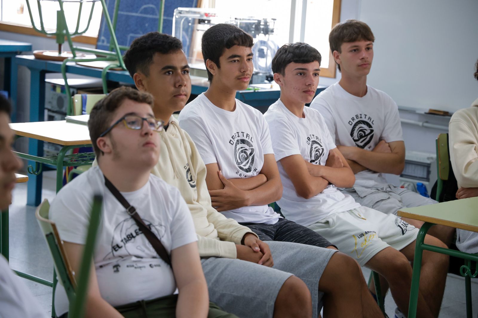 El alumnado del IES El Tablero y el pequeño satélite casero con el que conquistó Canarias