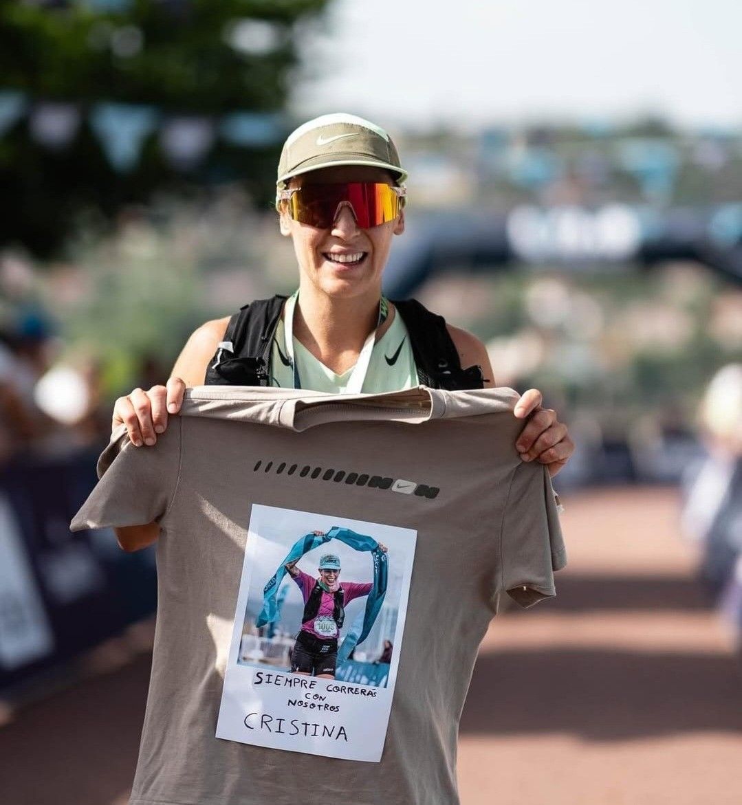 Yasmina Castro, con la camiseta homenaje a su gran amiga Cristina Santurino.