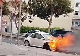 Arde un coche en plena calle de Arucas, Gran Canaria