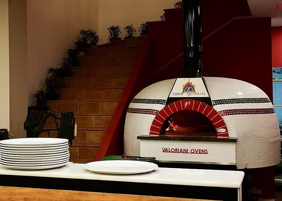 Imagen secundaria 1 - Sala, horno y fachada de O´Sole Mío Tafira