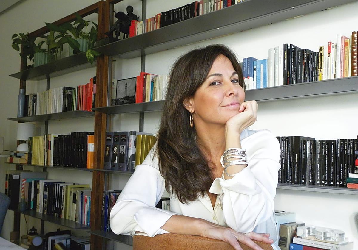 Imagen promocional de la periodista y escritora Mara Torres.