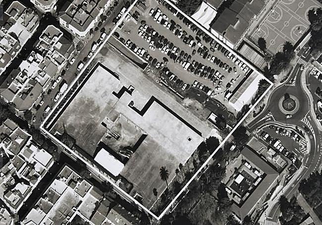 Vista aérea en blanco y negro del futuro espacio libre de uso ciudadano en el casco.