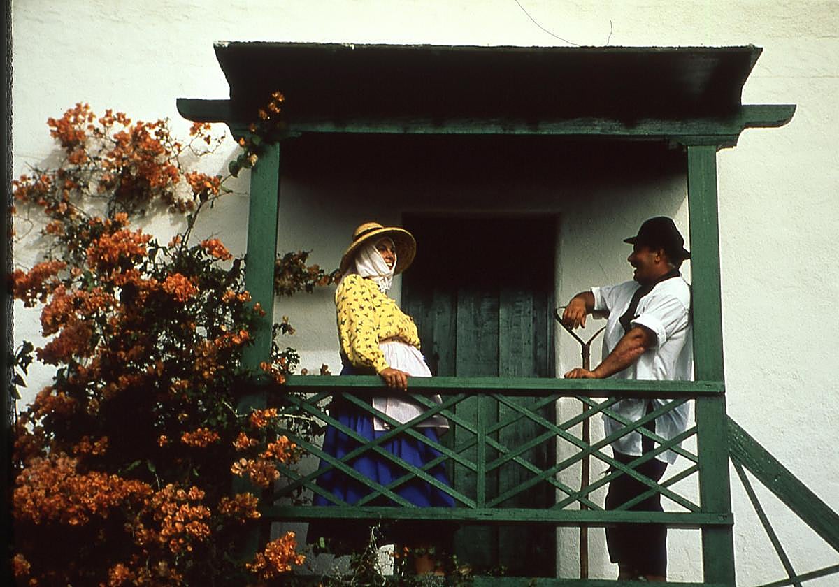 Pareja campesina en imagen en poder de Memoria Digital de Lanzarote.