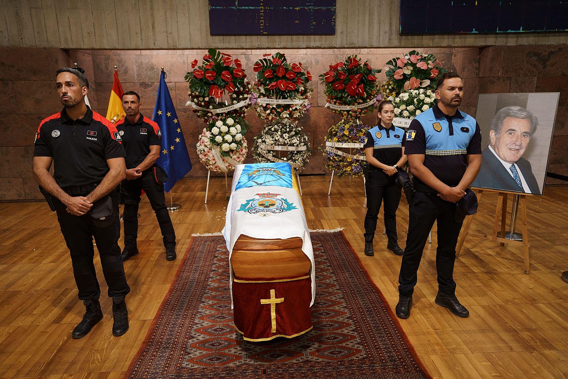 Canarias despide a Manuel Hermoso Rojas