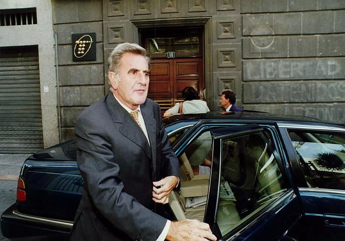 Manuel Hermoso, en una imagen de archivo, a su llegada a la sede del Parlamento canario.