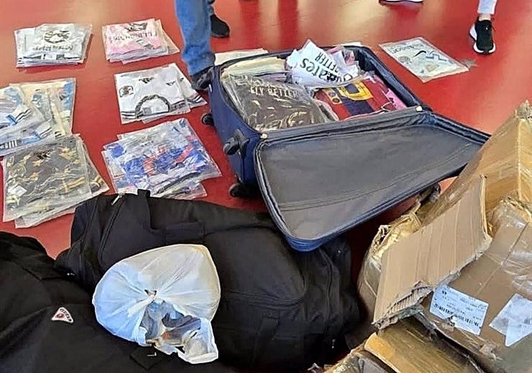 Parte de la mercancía incautada.