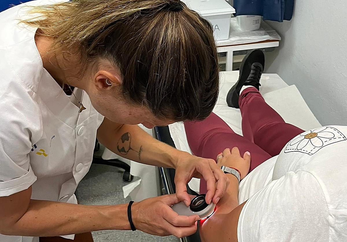 El objetivo radica en agilizar la atención a los pacientes con patologías dermatológicas y reducir los desplazamientos al Hospital General de Fuerteventura.