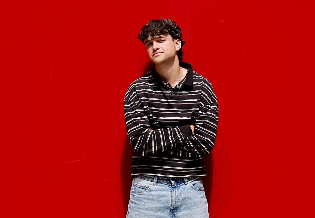 Imagen principal - Lewis Potter posa para CANARIAS7 en El Sebadal.