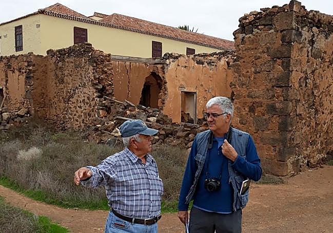 Barroso y Hernández, en las casas aledañas, con la Casa de los Coroneles al fondo.