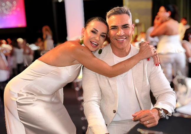 El profesional grancanario, junto a Ingrid Hernández, su pareja y con la que comparte proyecto.