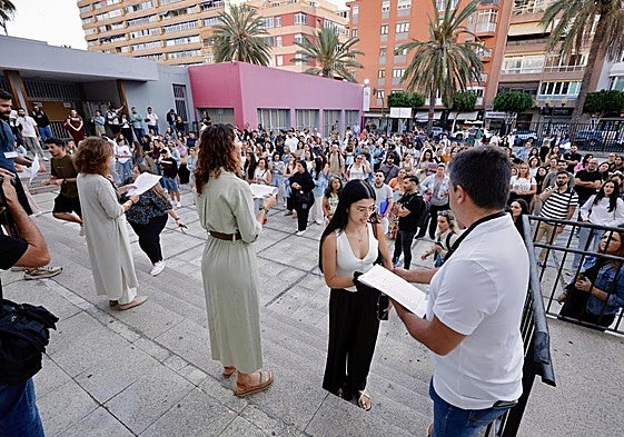 Llamada de los opositores en Educación Primaria en el IES Pérez Galdós este sábado por la mañana.