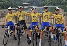 Equipo júnior del GCBT en la Guipuzkoako Itzulia en Guipúzcoa.