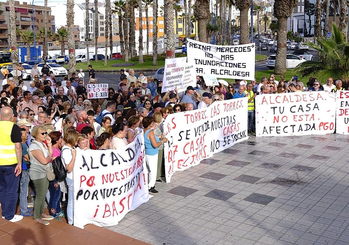 Imagen principal - «El Ayuntamiento es una inmobiliaria»