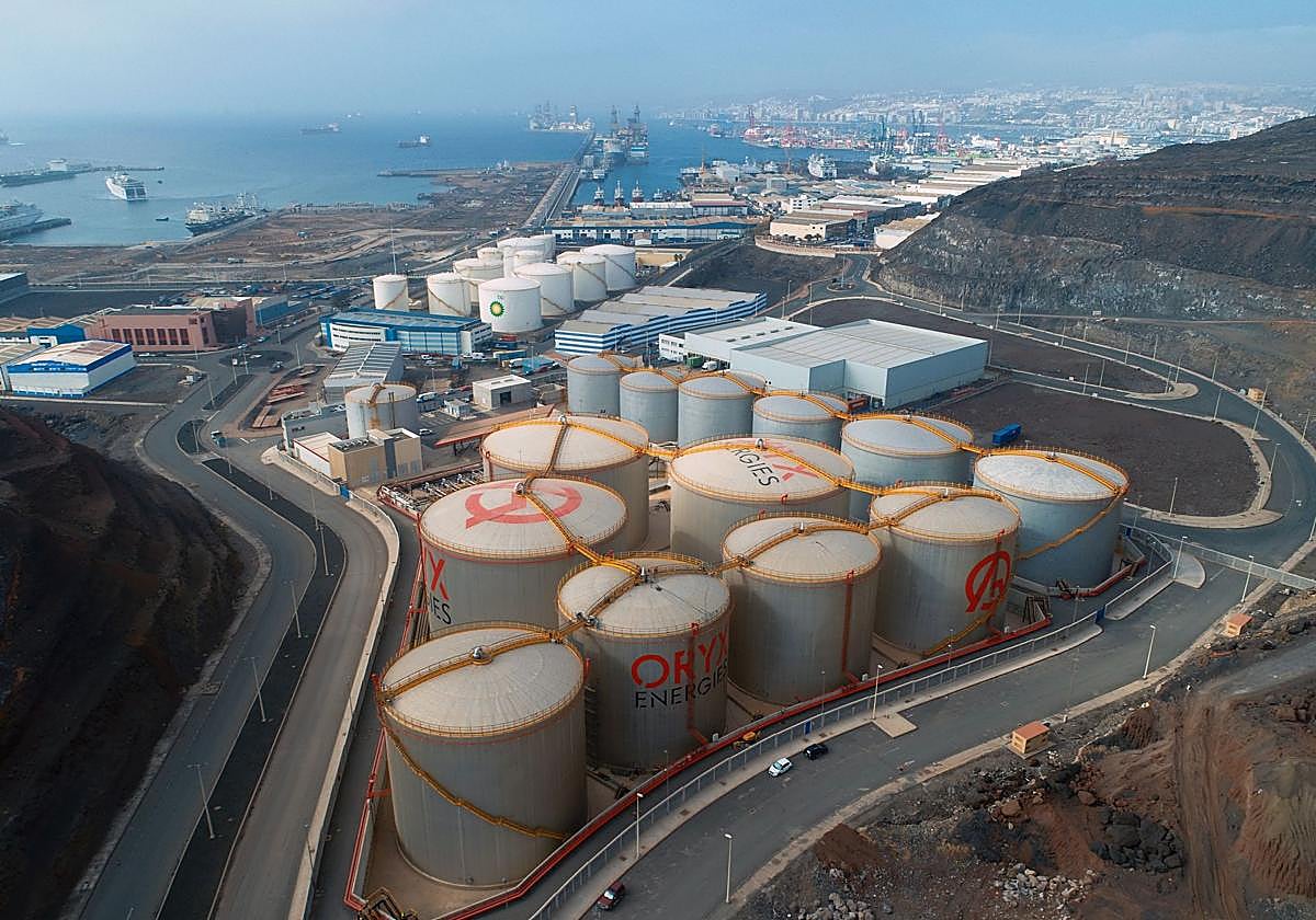 Depósitos de 'bunkering' en el puerto de Las Palmas.