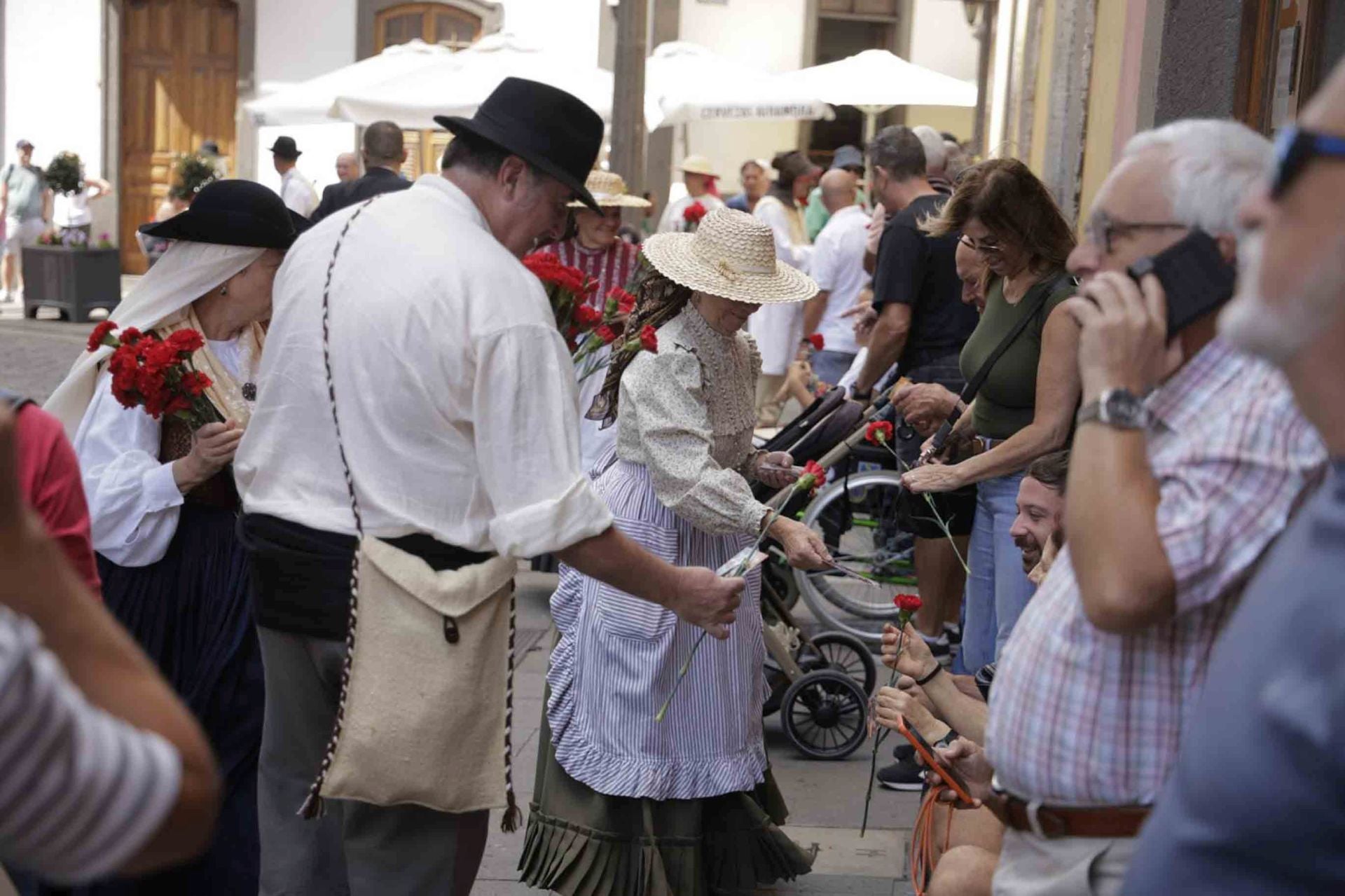 Imágenes de la Procesión de San Juan y de la Virgen del Rosario en Arucas