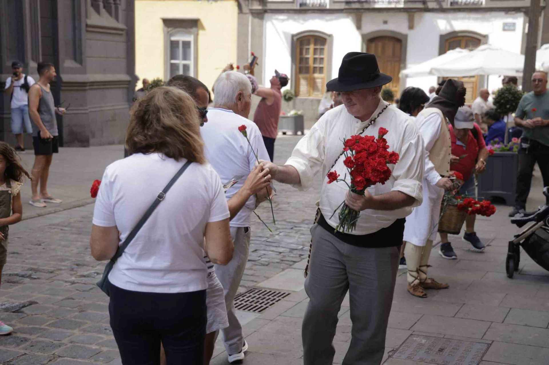 Imágenes de la Procesión de San Juan y de la Virgen del Rosario en Arucas